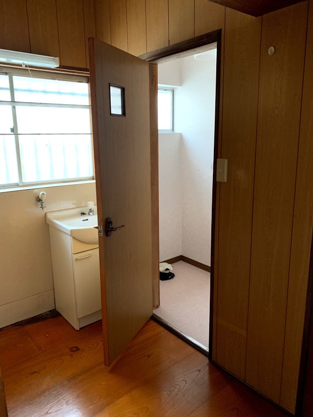 新潟市のリノベーション・大規模リフォームリサ 施工前トイレ
